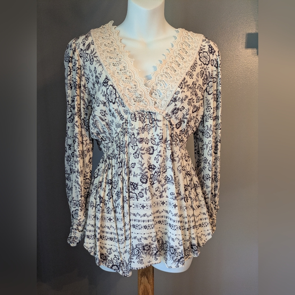 Medium Lace-Trim Floral Peasant Top in Cream and Black